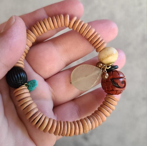 Vintage Beaded Stretchy Bracelet - Picture 4 of 10